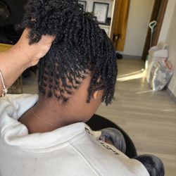 Braidz By Candy - Micro Loc Install