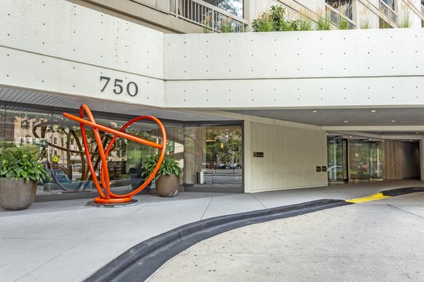 ASBURY PLAZA - 37 Photos & 75 Reviews - Apartments - 750 N Dearborn St