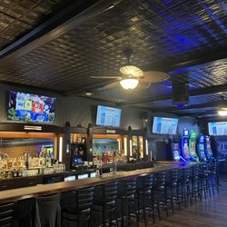 JT’s Tavern & Tap - Bar