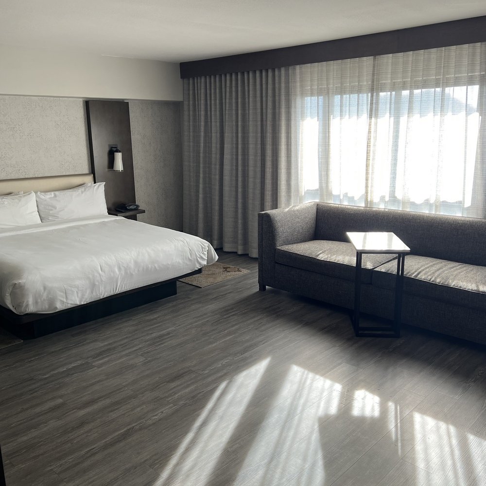 Marriott Riverside at the Convention Center - King size bed - Hotels Near Me - Riverside, California Marriott Riverside at the Convention Center - King size bed - Hotels Near Me - Riverside, California