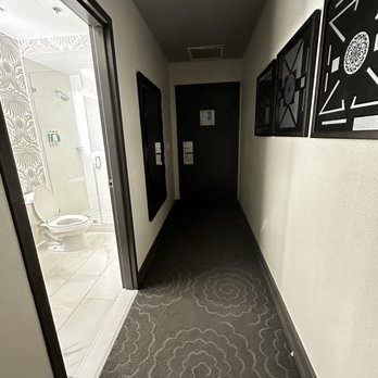 Silversmith Hotel Chicago Downtown - Room hallway March 2023 - Hotels Near Me - Chicago, Illinois