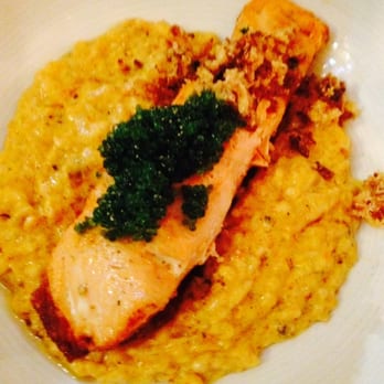 Chez Nathalie - Saumon unilatéral et risotto à la tomate - French Near Me - Paris, 75