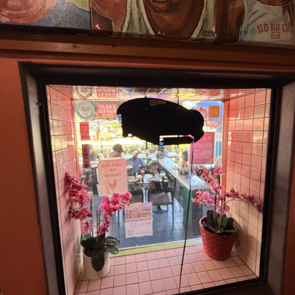 Kihei Caffe - Seating outside - Hawaiian Near Me - Kihei, Hawaii