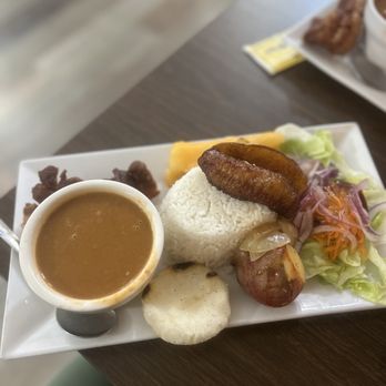 El Paisa - Colombian Near Me - Central Falls, Rhode Island