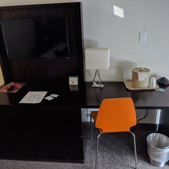 Park Pointe Hotel - monitor and desk - Hotels Near Me - South San Francisco, California