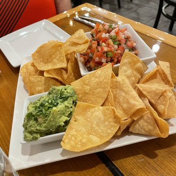 La Patrona - Guacamole, pico de gallo, tostados - Mexican Near Me - Sherwood Park, Alberta