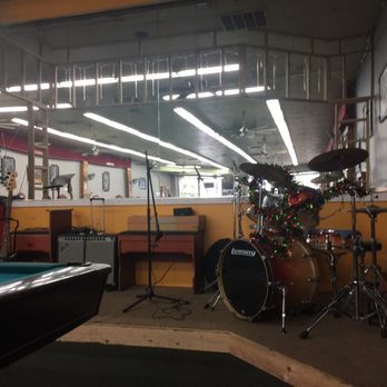 2000 Points Billiards - Stage - Pool Halls Near Me - Garden Grove, California