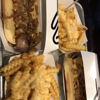 Shake Shack Leicester Square - Burgers Near Me - London, XGL Shake Shack Leicester Square - Burgers Near Me - London, XGL
