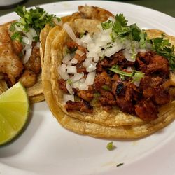 Los Girasoles - Pastor and chicken tacos