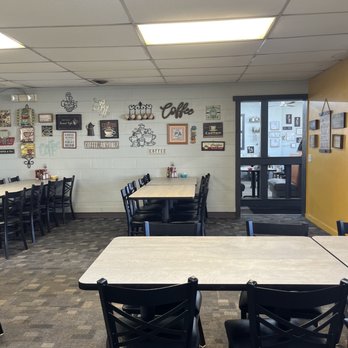 Banjo's Cafe - Breakfast & Brunch Near Me - Topeka, Kansas