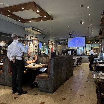 Revire - Inside eating area. - Argentine Near Me - Buenos Aires, C
