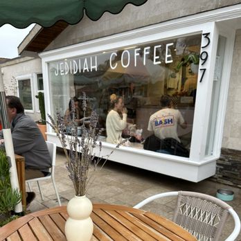 Jedidiah Coffee - Front patio view - Coffee & Tea Near Me - Laguna Beach, California