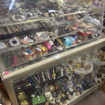 Looking Glass Consignment - Vintage Jewelry - Used, Vintage & Consignment Near Me - Clarksburg, West Virginia Looking Glass Consignment - Vintage Jewelry - Used, Vintage & Consignment Near Me - Clarksburg, West Virginia