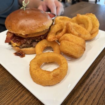 Nevada Brew Works - Western bbq burger - Brewpubs Near Me - Las Vegas, Nevada Nevada Brew Works - Western bbq burger - Brewpubs Near Me - Las Vegas, Nevada