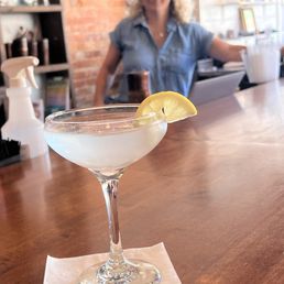 Gin martini, shaken by Nicki!