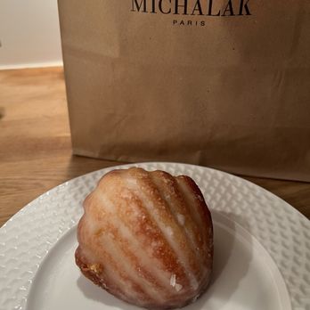 Michalak Marais - Madeleine citron - Patisserie/Cake Shop Near Me - Paris, 75 Michalak Marais - Madeleine citron - Patisserie/Cake Shop Near Me - Paris, 75