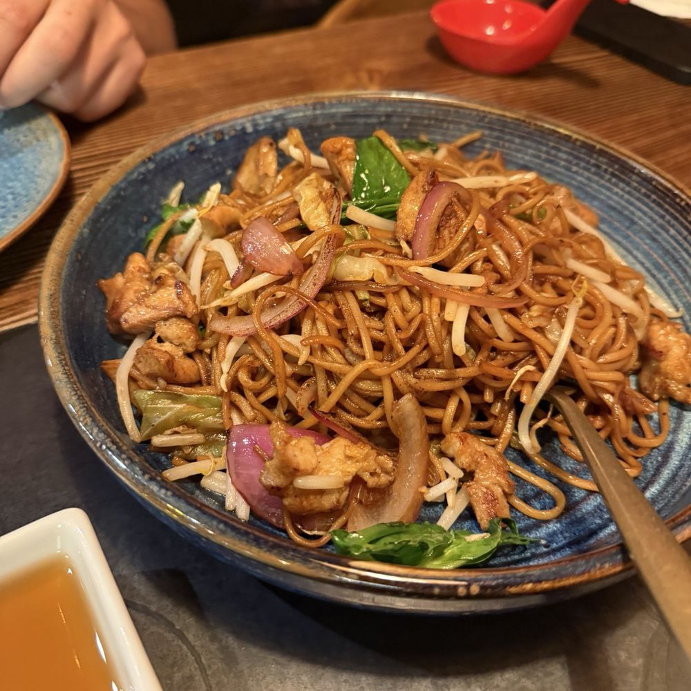 Fusion Dumpling - Chicken chow mein - Dim Sum Near Me - San Francisco, California Fusion Dumpling - Chicken chow mein - Dim Sum Near Me - San Francisco, California
