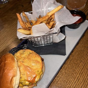 Pinheads - Alley's smashburger - Bowling Near Me - Brownsburg, Indiana