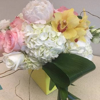 Fiore x 7 Flower Bar - Custom creation - Florists Near Me - Plano, Texas Fiore x 7 Flower Bar - Custom creation - Florists Near Me - Plano, Texas