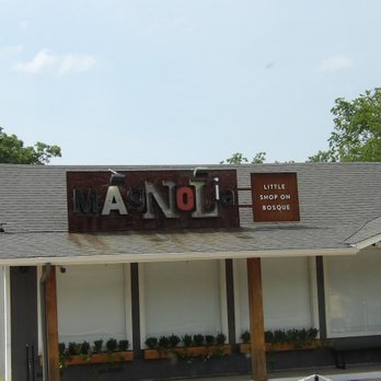 Brazos Tours - Original Magnolia shop, now a outlet shop 4 days a week  If you can see the 'g' Chip couldn't find a 'g' so he used a upside down 'a'. - Historical Tours Near Me - Waco, Texas
