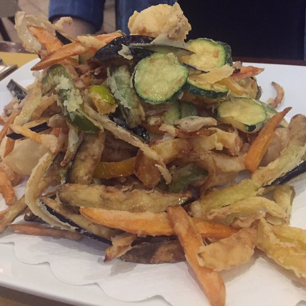 Cantina Do Spade - Calamari and Fried Veggies - Wine Bars Near Me - Venezia, VE