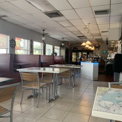 Early Birds Diner - Inside on a Tuesday morning...