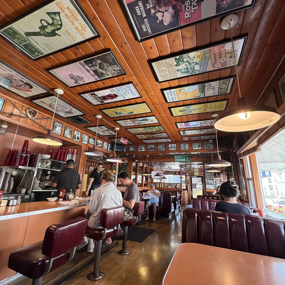 Harbor House Café - Atmosphere - American Near Me - Dana Point, California Harbor House Café - Atmosphere - American Near Me - Dana Point, California