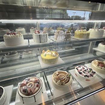 Paran Poong Cha Bakery - cake display - Bakeries Near Me - Gardena, California Paran Poong Cha Bakery - cake display - Bakeries Near Me - Gardena, California