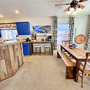 Almost Bearadise - The dining room at Almost Bearadise cabin - Vacation Rentals Near Me - Sugarloaf , California