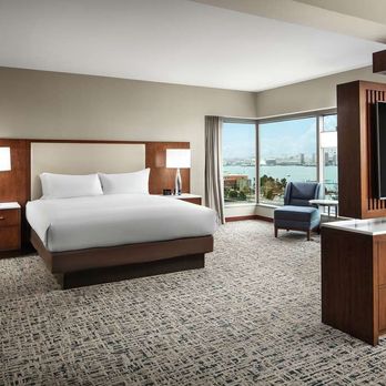 Hilton Boston Logan Airport - Guest room - Hotels Near Me - Boston, Massachusetts Hilton Boston Logan Airport - Guest room - Hotels Near Me - Boston, Massachusetts
