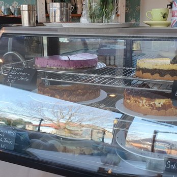 Cafe Artig - Kuchentheke - Cafes Near Me - Niendorf, HH