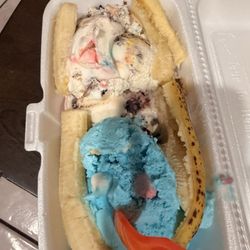 La Michoacana Natural - Banana Split / Banana Split con cáscara no se la Quito she couldn't bother to take those peel off so rude