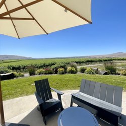 Fidelitas Winery - Outdoor patio seating in summer