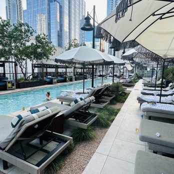 Tommie Austin - JDV by Hyatt - Pool by the bar - Hotels Near Me - Austin, Texas Tommie Austin - JDV by Hyatt - Pool by the bar - Hotels Near Me - Austin, Texas