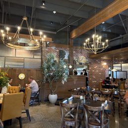 Very nicely styled! Little bit noisy when all the tables are full but it is a great and fun energy! Very nicely styled! Little bit noisy when all the tables are full but it is a great and fun energy!