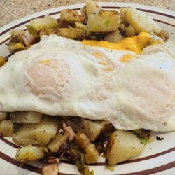 Livingston's Cafe - Bob skillet with turkey and avocado $14