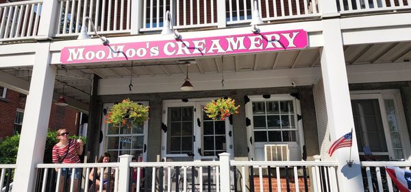 Moo Moo's Creamery - The World’s Best Ice Cream Shop by null