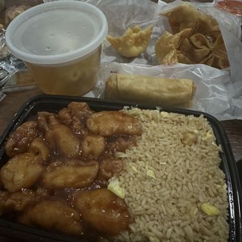 Run & Run Chinese Delivery - Honey Chicken Combo (with egg fried rice, shrimp egg roll, and wonton soup) and an order of Krab Rangoon - Chinese Near Me - Orlando, Florida