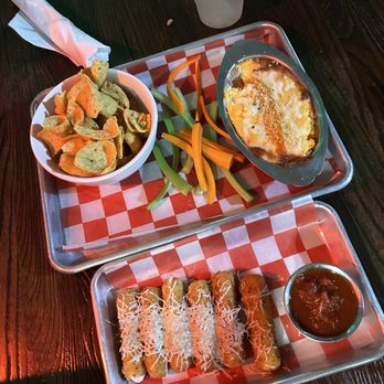 Nieko's Neighborhood Bar - Buffalo Chicken Dip and Mozzarella Sticks - American Near Me - Jupiter, Florida