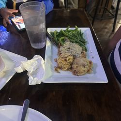 John E's Restaurant - Wine and chicken