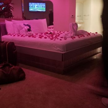 Sybaris Pool Suites - Very comfortable and large bed fresh roses petals beautiful swan design towel fireplace sound system that play music in the pool area - Hotels Near Me - Indianapolis, Indiana