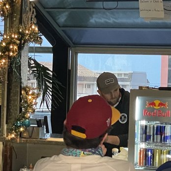 Skye Bar & Grille - Bartender making drinks with no mask on. - Bars Near Me - Ocean City, Maryland Skye Bar & Grille - Bartender making drinks with no mask on. - Bars Near Me - Ocean City, Maryland