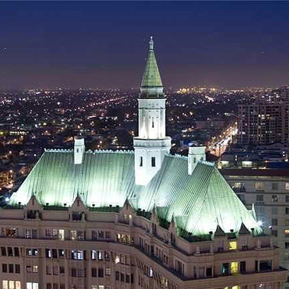 Villa Riviera Association - Green roof lights, light up at night - Apartments Near Me - Long Beach, California Villa Riviera Association - Green roof lights, light up at night - Apartments Near Me - Long Beach, California