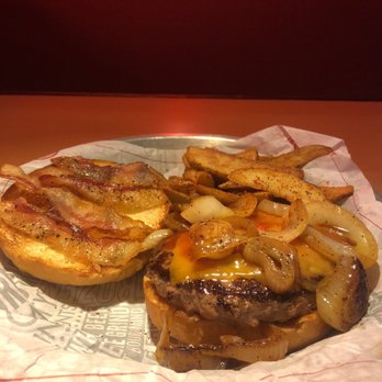 Fuddruckers - Delicious burgers, always well made, always on point, my default go to location when I'm craving a quality burger - Burgers Near Me - Succasunna, New Jersey