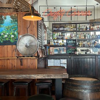 Crafty Corner - Beer Bar Near Me - Lisbon, 11 Crafty Corner - Beer Bar Near Me - Lisbon, 11