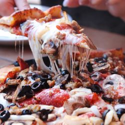 Woodstock's Pizza Santa Cruz - Combo pizza cheese puuullll