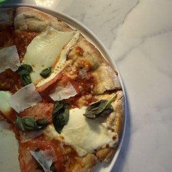 Paul’s Wine Pix - margherita pizza - Wine Bars Near Me - Bellaire, Texas