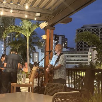 Tommy Bahama Restaurant & Bar - New American Near Me - Honolulu, Hawaii