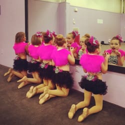 Be Famous Dance Center - Getting ready