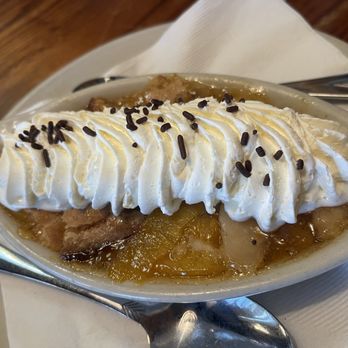 Bavarian Grill - Pfirsich streusel auflauf peach cobbler - German Near Me - Plano, Texas Bavarian Grill - Pfirsich streusel auflauf peach cobbler - German Near Me - Plano, Texas